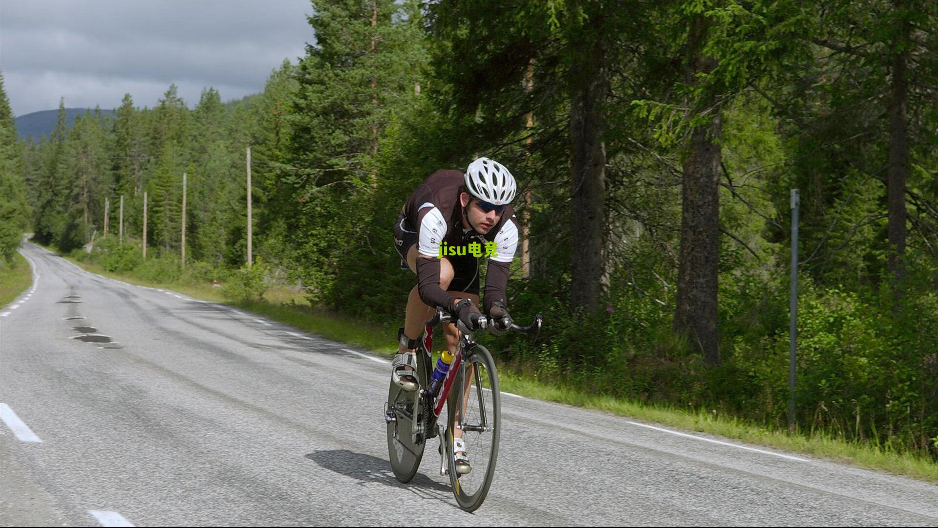 戈登创造历史！连续三场欧冠破门铸就纽卡传奇新章